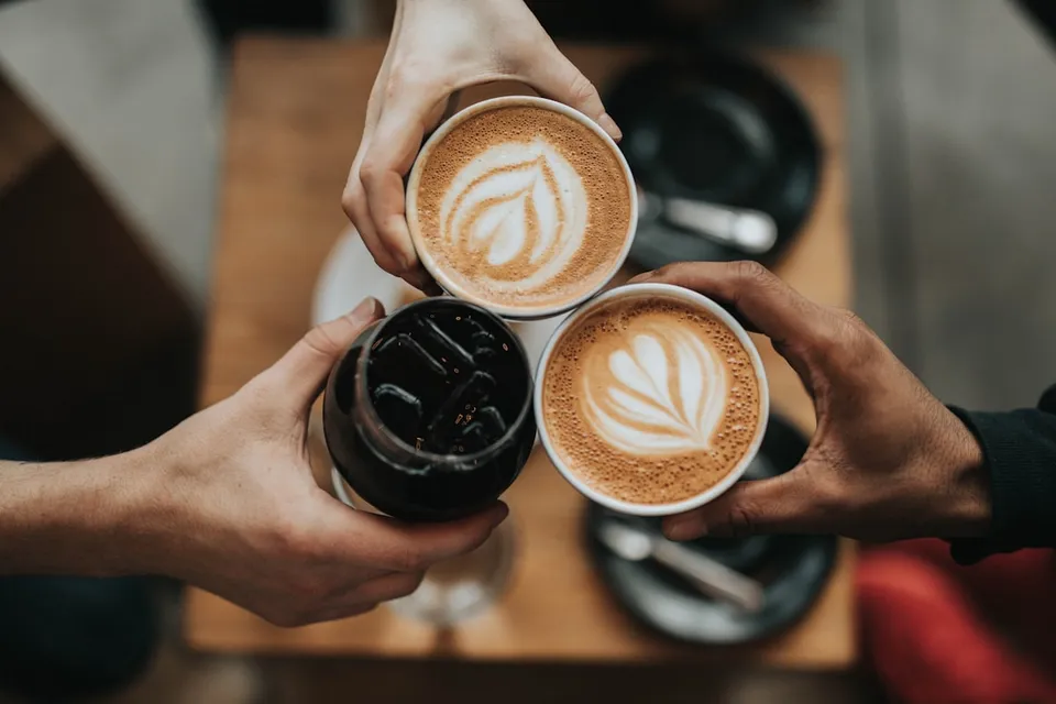 Coffee with friends — Bright coffee